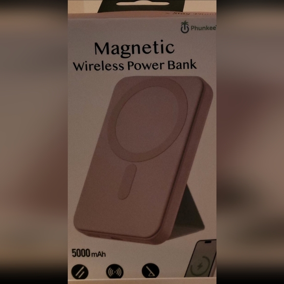 NWOT Magnetic Wireless Power Bank. - Picture 4 of 8